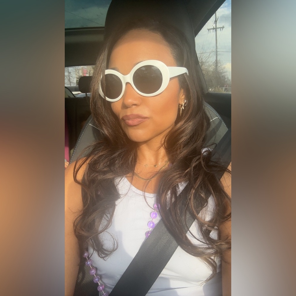 Meet your Posher, Joi